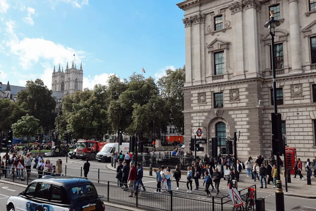 Mayfair London Explained: Search Intent, Learning Context, and Alternatives
